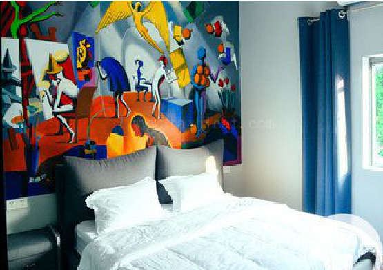 石林对于酒店的墙体彩绘而言更注重哪些方面？